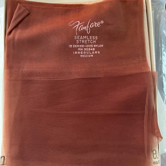 Fanfare Box of Vintage Stockings - Picture 4 of 4